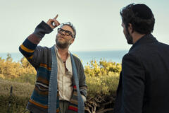 (S-D) Seth Rogen come Rabbi Neil, Adam Brody come Noah in Nobody Wants This 2x06