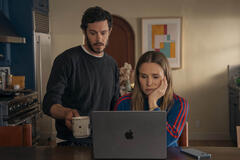 (S-D) Adam Brody come Noah, Kristen Bell come Joanne in Nobody Wants This 2x09