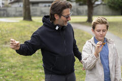 Il regista Luke Greenfield e Banks Pierce sul set del film Playdate