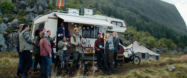 (S-D) Ollie Campbell come Dr. David Secord, Ine Marie Wilmann come Nora in Troll