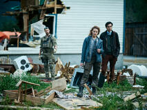 (S-D) Mads Sjøgård Pettersen come Captain Kris, Ine Marie Wilmann come Nora, Kim S. Falck-Jørgensen come Andreas Isaksen in Troll