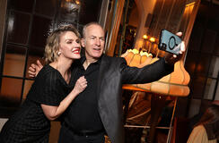 Rhea Seehorn e Bob Odenkirk partecipano alla première mondiale della serie Apple TV Pluribus presso la Directors Guild of America il 4 novembre 2025 a Los Angeles, California