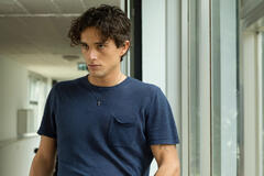 Tommaso Donadoni come Enrico in Adorazione 1x03 - Immagine dal set