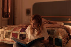 Catalina Sopelana come Clara in Il cuculo di cristallo 1x01