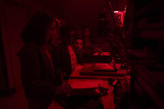 Clara Stack, Blake Cameron James, Arian S. Cartaya, Amanda Christine in IT Welcome To Derry 1x03