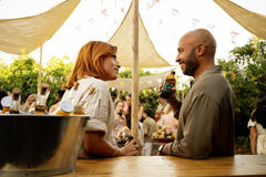 Josephine Park come Lærke e Dar Salim come Alex in Mango