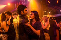 (S-D) Giuseppe Maggio come Luigi Poggi, Francesca Colucci come Elsa in Mrs Playmen 1x01