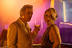 (S-D) Francesco Colella come Saro Balsamo, Carolina Crescentini come Adelina Tattilo in Mrs Playmen 1x01