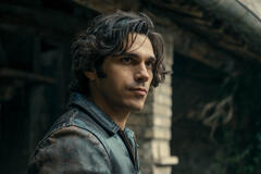 Giuseppe Maggio come Luigi Poggi in Mrs Playmen 1x01