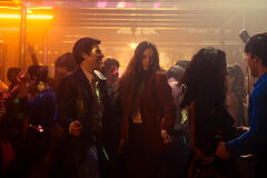 (S-D) Domenico Diele come Andrea De Cesari, Francesca Colucci come Elsa in Mrs Playmen 1x05