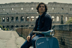 Giuseppe Maggio come Luigi Poggi in Mrs Playmen 1x07