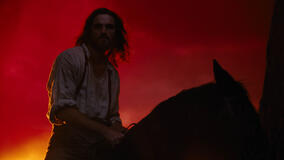 Jacob Elordi come Heathcliff in Cime Tempestose