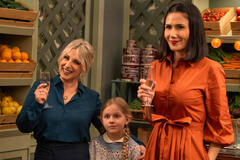 (S-D) Katia Follesa come Claudia, Adelaide Massari come Aurora, Barbara Tabita come Maria Teresa in Sicilia Express 1x01