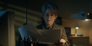 Linda Hamilton come Dr. Kay in Stranger Things: Stagione 5