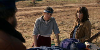 (S-D) Millie Bobby Brown come Eleven e Winona Ryder come Joyce Byers in Stranger Things: Stagione 5