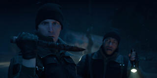 (S-D) Alex Breaux come Lt. Robert Akers e Sherman Augustus come Lt. Colonel Sullivan in Stranger Things: Stagione 5