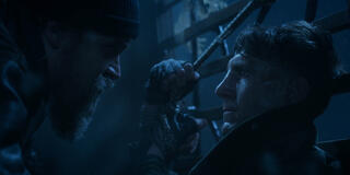 (S-D) David Harbour come Jim Hopper e Alex Breaux come Lt. Robert Akers in Stranger Things: Stagione 5