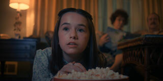 Eden Stephens come Debbie Miller in Stranger Things: Stagione 5