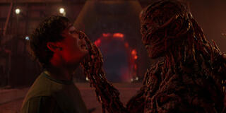 Noah Schnapp come Will Byers e Jamie Campbell Bower come Vecna in Stranger Things - Stagione 5