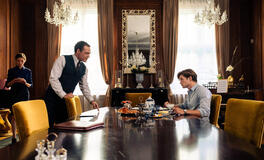 Julia (Laura de Boer), Mortimer Beaufort (Fedja van Huêt), James (Damian Hardung) in Maxton Hall - Il mondo tra di noi - Stagione 2