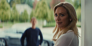 Brittany Snow come Nina in The Beast in Me 1x01