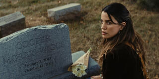 Natalie Morales come Shelley in The Beast in Me 1x01