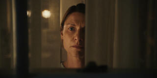 Claire Danes come Aggie Wiggs in The Beast in Me 1x02