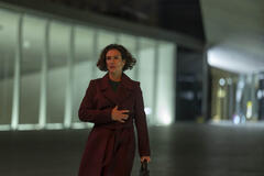 Indira Varma come Mayra in The Night Manager - Stagione 2