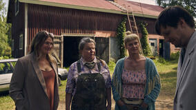 Riia Kataja, Elina Knihtilä, Pirjo Lonka, Jakob Öhrman in 100 Litri di birra