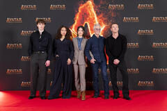 Jack Champion, Bailey Bass, Trinity Jo-Li Bliss, Stephen Lang e Sam Worthington all'Hotel Principe di Savoia in occasione dell'anteprima italiana di Avatar: Fuoco e Cenere