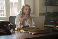 Philippine Leroy-Beaulieu come Sylvie Grateau in Emily in Paris - Stagione 5