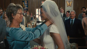 (S-D) Jamie Lee Curtis come Helen e Emma Mackey come Ella McCay in Ella McCay Perfettamente Imperfetta