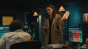 Emma Mackey come Ella McCay in Ella McCay Perfettamente Imperfetta