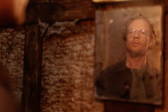 Rick Hanson played by (Alfie Allen) in Girl Taken 1x01