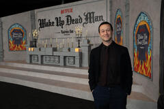 Joseph Gordon-Levitt partecipa alla première di 'Wake Up Dead Man: A Knives Out Mystery' di Netflix, il 17 novembre 2025 a Los Angeles, California