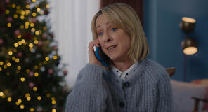 Claudia Blakley come Jess in Man Vs Baby 1x01