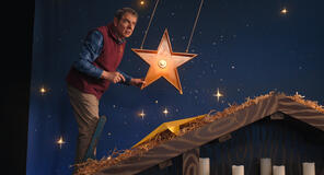 Rowan Atkinson come Trevor Bingley in Man Vs Baby 1x01