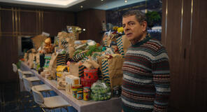 Rowan Atkinson come Trevor Bingley in Man Vs Baby 1x04