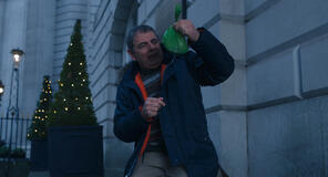 Rowan Atkinson come Trevor Bingley in Man Vs Baby 1x04