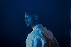 Alfred Enoch in Fuga 1x02