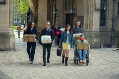 Adrian Greensmith, Elle de Lange, Ellie Henry, James Nesbitt, Minnie Driver in Fuga 1x04
