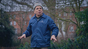 Rowan Atkinson come Trevor Bingley in Man Vs Baby 1x03