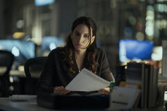 Genesis Rodriguez come Isabel in The Night Agent 3x02