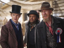 Dodger (Thomas Brodie-Sangster), Tim (Luke Carroll) e Fagin (David Thewlis) in The Artful Dodger 2x04