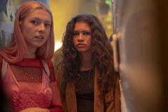 Hunter Schafer, Zendaya in Euphoria 1x04