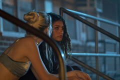 Hunter Schafer, Zendaya in Euphoria 1x08