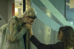 Hunter Schafer, Zendaya in Euphoria 1x08