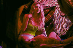 Hunter Schafer in Euphoria - Speciale Parte 2: Jules