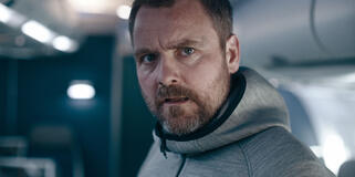 Neil Maskell in Hijack 1x02