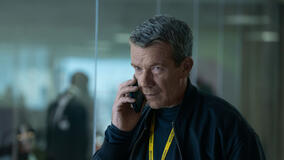 Max Beesley in Hijack 1x04